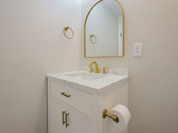 4 Tara Dr 9, Weymouth MA 02188