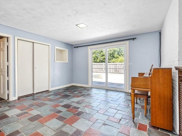 4 Richard Rd, Hingham MA 02043