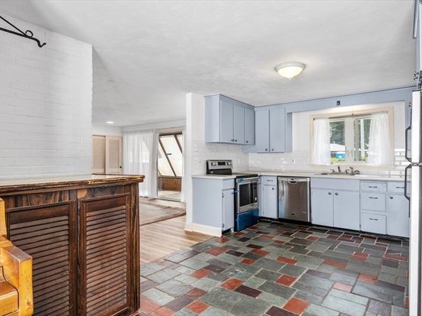 4 Richard Rd, Hingham MA 02043