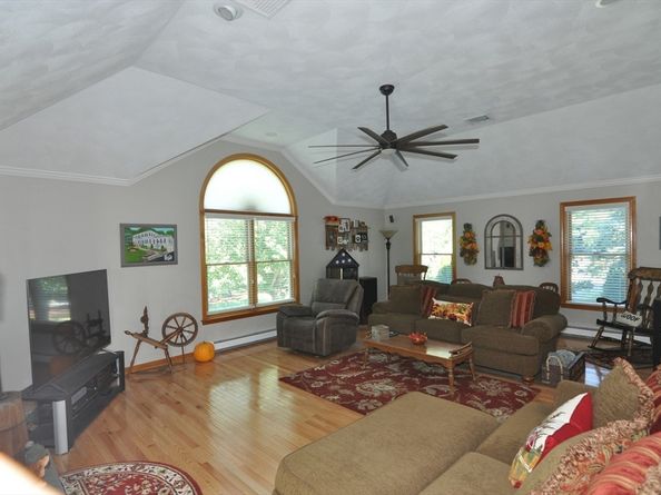 8 James Ave, Middleton MA 01949