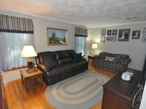 8 James Ave, Middleton MA 01949