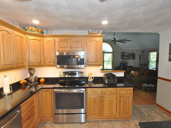 8 James Ave, Middleton MA 01949