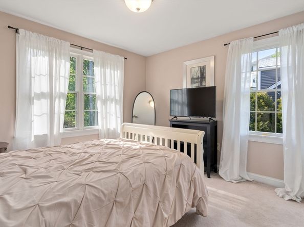 25 Carrolls Ln, Quincy MA 02169