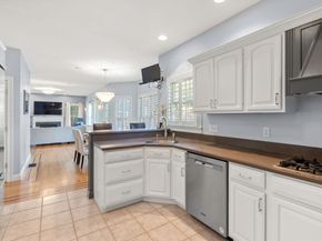 25 Carrolls Ln, Quincy MA 02169