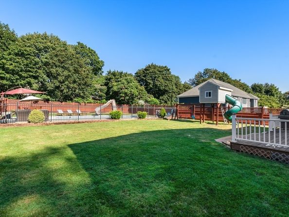 25 Carrolls Ln, Quincy MA 02169