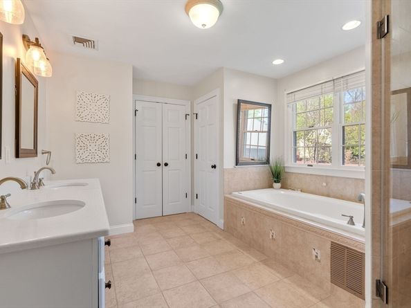 25 Carrolls Ln, Quincy MA 02169