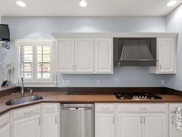 25 Carrolls Ln, Quincy MA 02169