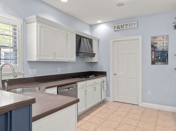 25 Carrolls Ln, Quincy MA 02169
