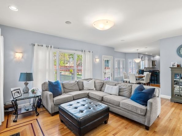 25 Carrolls Ln, Quincy MA 02169