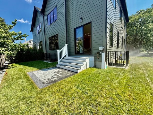 3 Ashmont Ave, Newton MA 02458