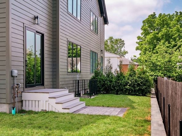 3 Ashmont Ave, Newton MA 02458