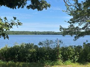 29 Lakeview St, Carver MA 02330