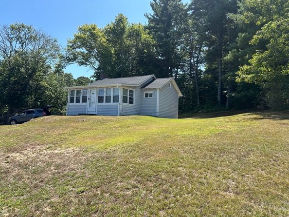 29 Lakeview St, Carver MA 02330