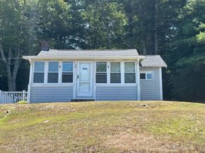 29 Lakeview St, Carver MA 02330