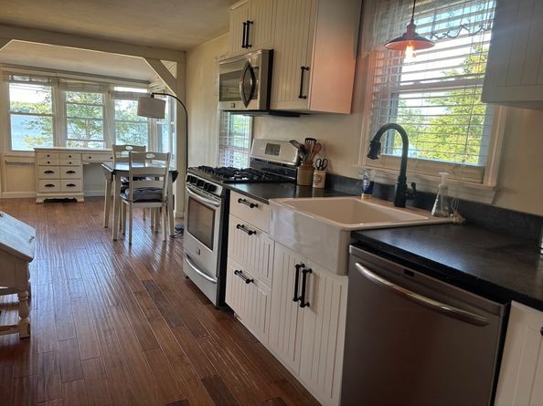 29 Lakeview St, Carver MA 02330
