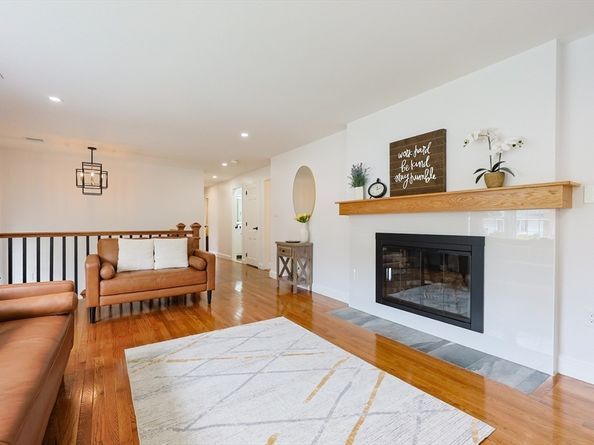 10 Arrowhead Dr, Saugus MA 01906