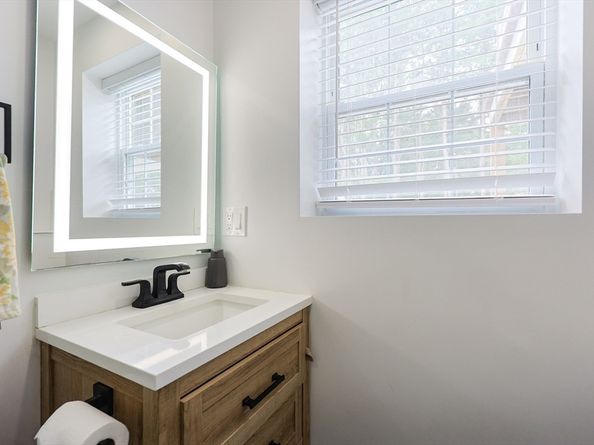 10 Arrowhead Dr, Saugus MA 01906