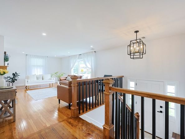 10 Arrowhead Dr, Saugus MA 01906
