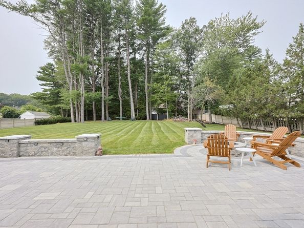 10 Arrowhead Dr, Saugus MA 01906