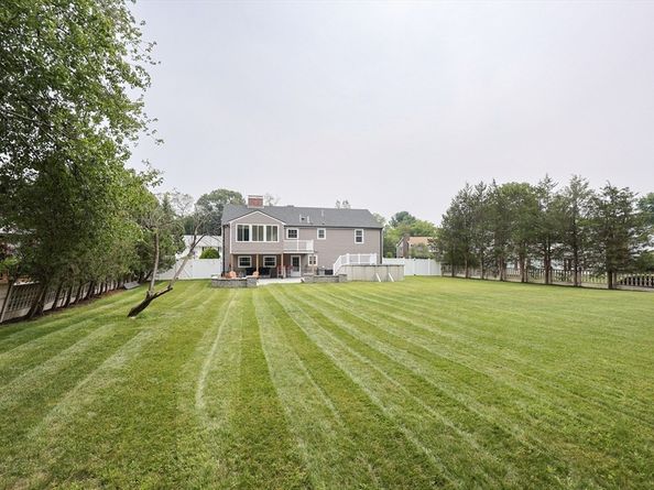 10 Arrowhead Dr, Saugus MA 01906