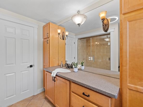 10 Scroxton Dr, Billerica MA 01821