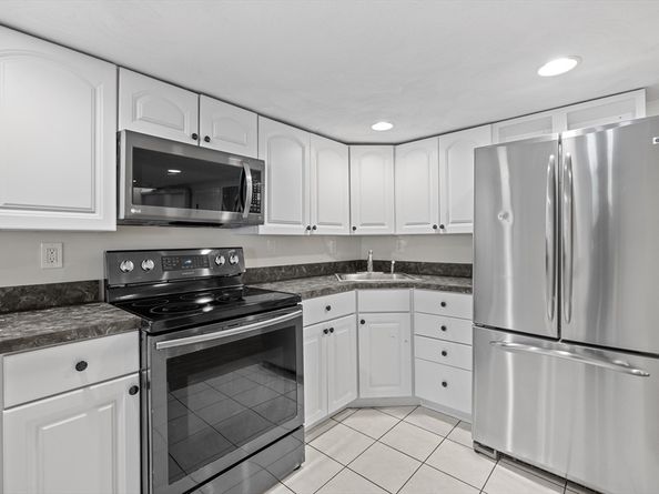 10 Scroxton Dr, Billerica MA 01821