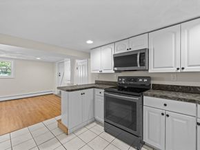 10 Scroxton Dr, Billerica MA 01821