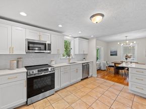 10 Scroxton Dr, Billerica MA 01821