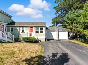 234 Pleasant St, Marblehead MA 01945