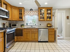 234 Pleasant St, Marblehead MA 01945