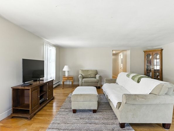 234 Pleasant St, Marblehead MA 01945