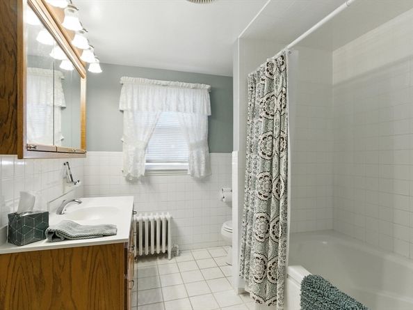 234 Pleasant St, Marblehead MA 01945
