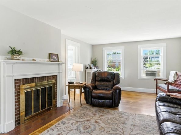 234 Pleasant St, Marblehead MA 01945