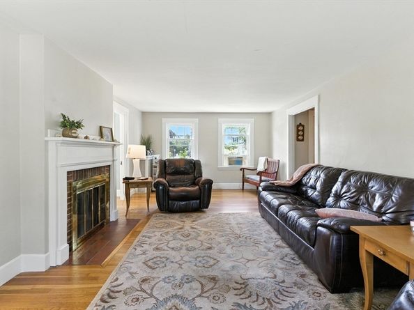 234 Pleasant St, Marblehead MA 01945