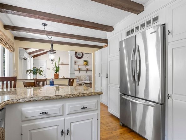106 Upland Rd, Plympton MA 02367
