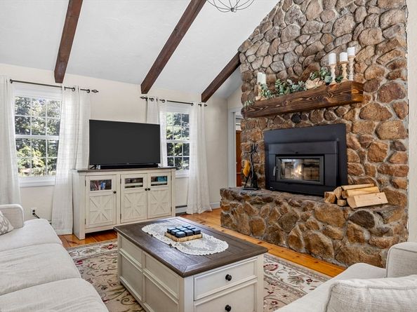 106 Upland Rd, Plympton MA 02367
