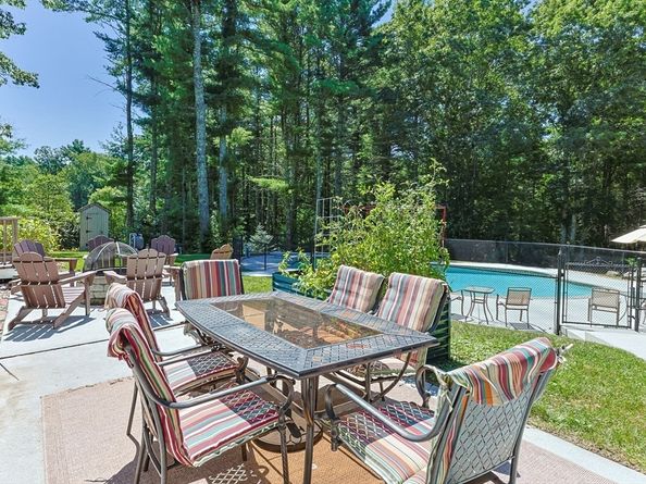 106 Upland Rd, Plympton MA 02367