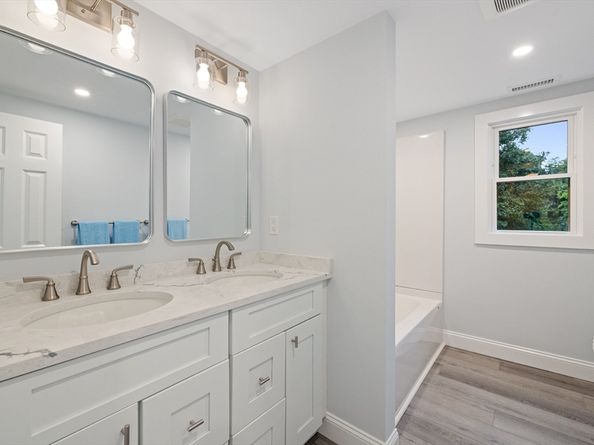 29 Village St 1, Marblehead MA 01945