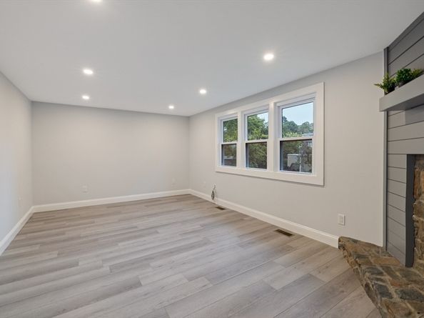 29 Village St 1, Marblehead MA 01945