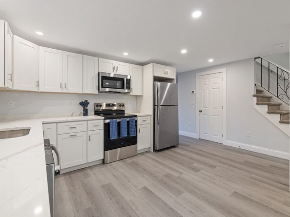 29 Village St 1, Marblehead MA 01945