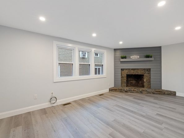 29 Village St 1, Marblehead MA 01945