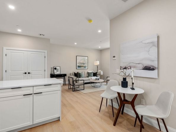 7 Cross St 201, Wilmington MA 01887