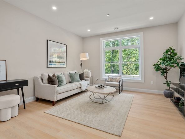 7 Cross St 201, Wilmington MA 01887