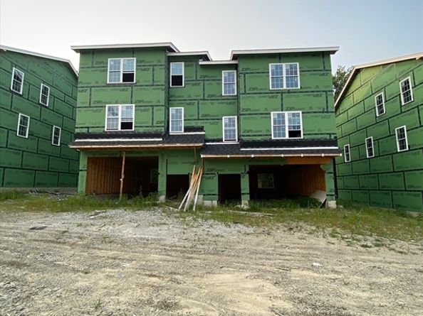 47 4th St, Worcester MA 01602