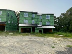 47 4th St, Worcester MA 01602