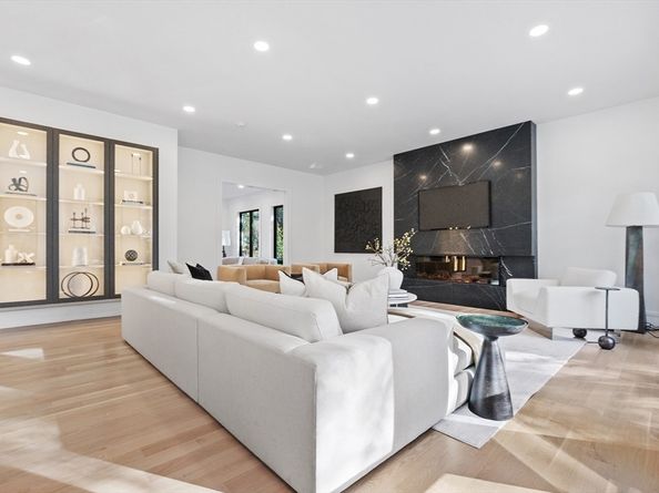 130 Arnold, Newton MA 02459