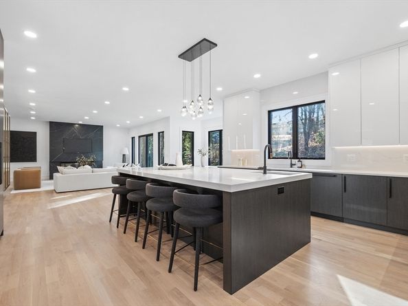 130 Arnold, Newton MA 02459