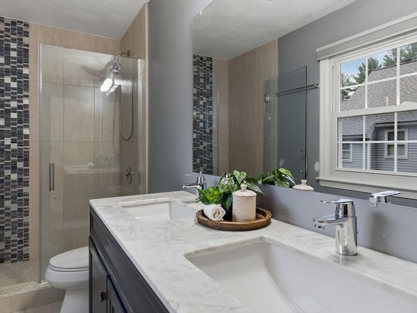 5 Aspen Cir, Bedford MA 01730