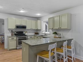 5 Aspen Cir, Bedford MA 01730