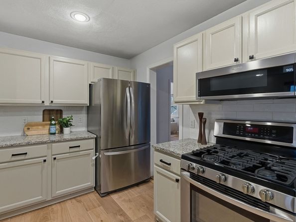 5 Aspen Cir, Bedford MA 01730